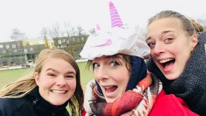 Rugbyen met Anne: Unicorn-badmuts op, biertje in de hand
