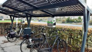 Oplaadstation voor e-bikes op campus