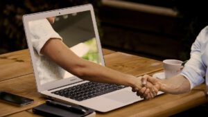 Cor Niks: ‘Online bijeenkomst zegen of vloek?’