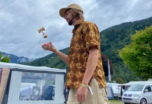 Stefan speelt Kendama: ‘Ik zie het als meditatie’