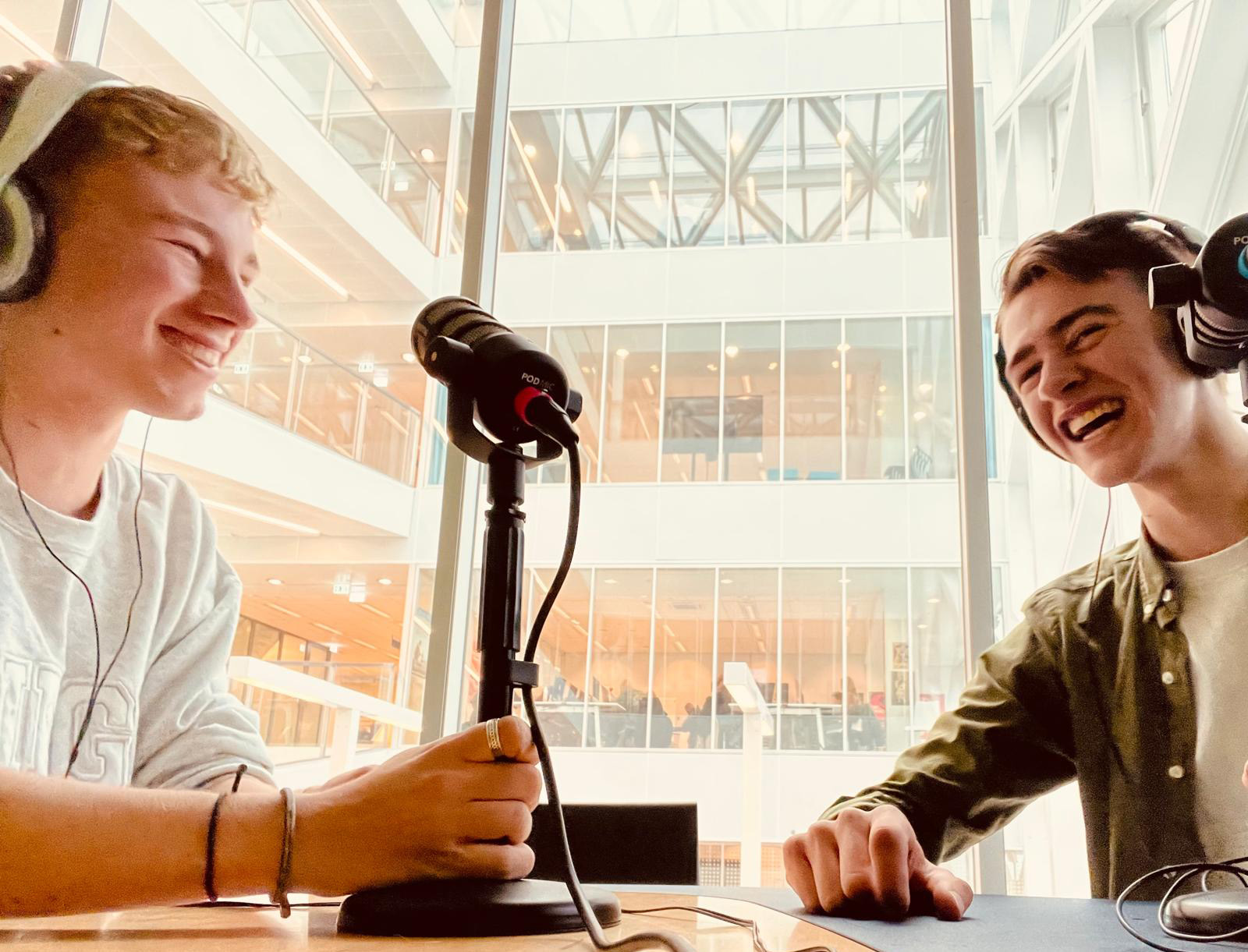 Voldoende met ChatGPT? Studenten nemen de proef op de som - WIN