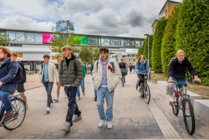 Autovrije promenades maken campus gezellig