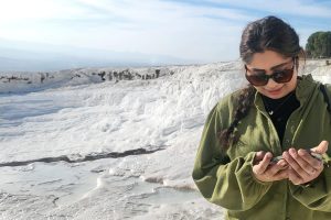 Ayna in Turkije: 'Tentamens waren een cultuurshock'