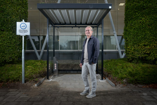 Overdekte rookplekken: 'Aanspreken van rokers blijft cruciaal'